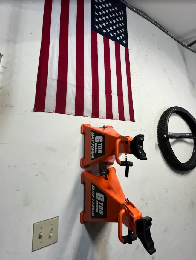 4Link4WD Jack Stand Wall Mount Hanger for 3-6 Ton Daytona/Pittsburgh/Universal stands, orange steel wall brackets, two stands